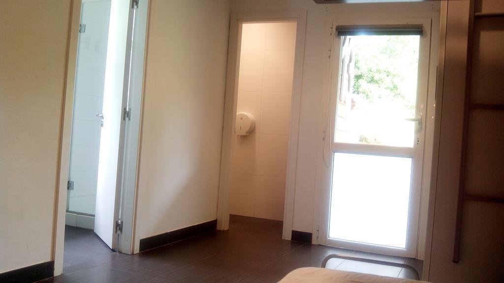 Quadruple Room Bathroom,225931364:JPEG